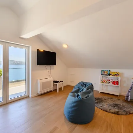 House Zvonimir * Janjina